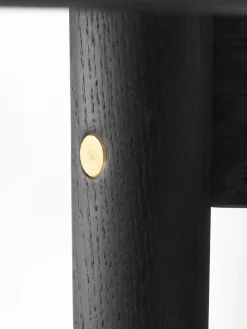 C63E Bjørk Spisebord inkl. 2 Tillægsplader, sortmalet eg fra FDB Møbler