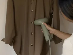 Cirrus No.3 Iron Steamer, Sand fra Steamery Stockholm