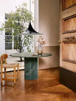 Daumiller Side Chair, golden pine fra GUBI