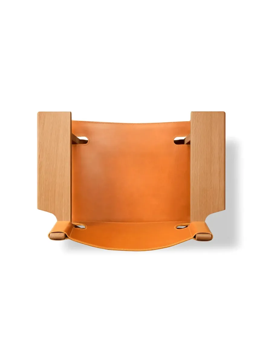 Den Spanske Stol i sort læder, eg olie af Børge Mogensen