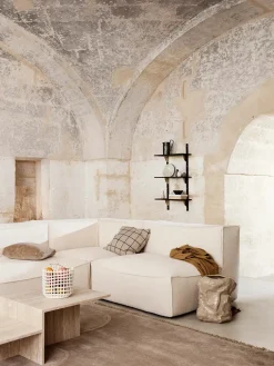 Distinct Coffee Table, Travertine fra Ferm Living