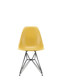 Eames Fiberglass Chair DSR, sortlakeret fra Vitra