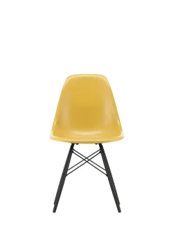 Eames Fiberglass Chair DSW, sortlakeret ahorn fra Vitra