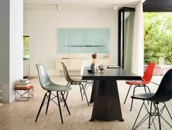 Eames Fiberglass Chair DSX, sortlakeret fra Vitra