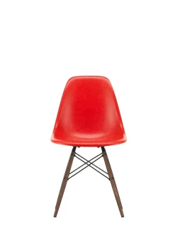Eames Fiberglass Chair DSW, mørkbejdset ahorn fra Vitra