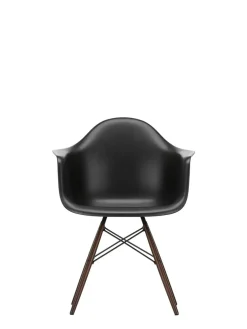 Eames Plastic Armchair DAW, mørkbejdset ahorntræ fra Vitra