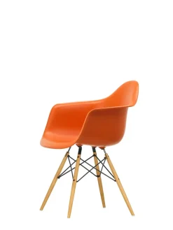 Eames Plastic Armchair DAW, ahorntræ fra Vitra
