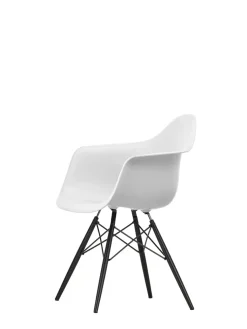 Eames Plastic Armchair DAW, sortlakeret ahorntræ fra Vitra