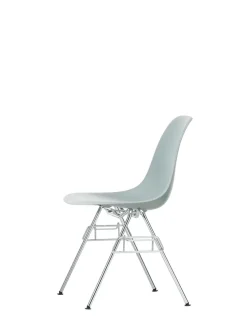 Eames Plastic Side Chair DSS, stabelbar fra Vitra