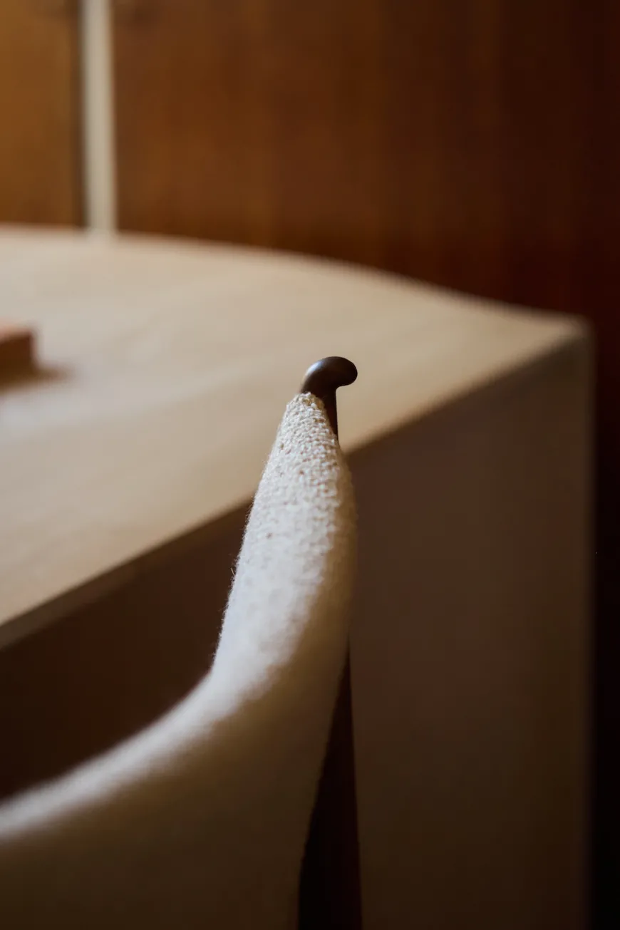 Egypterstol, valnød af Finn Juhl