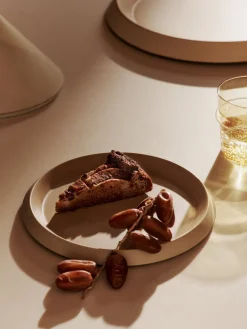 Erena Dinner Plate Ø29 Cream, middagstallerken fra Ferm Living