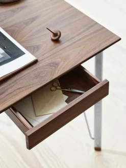 FH3605™ Skrivebord m. Skuffe af Arne Jacobsen
