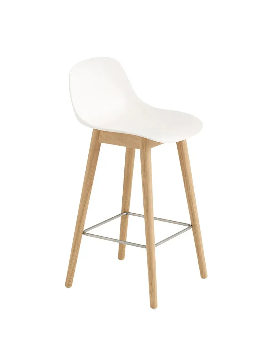 Fiber Bar Stool Wood w. back fra Muuto