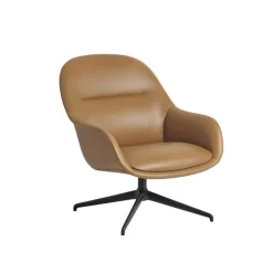 Fiber Lounge Armchair, Refine cognac læder, anthracite swivel base fra Muuto