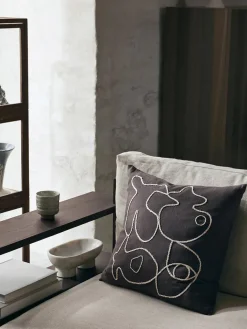 Figure Cushion, coffee/sand fra Ferm Living