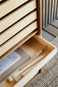 FK63 Kabinet med ben fra Carl Hansen & Søn