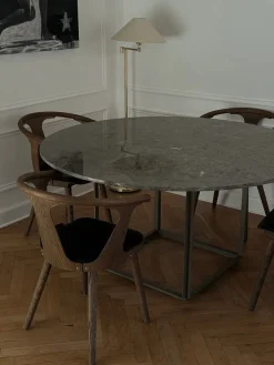 Florence spisebord Ø145, gris du marais fra New Works