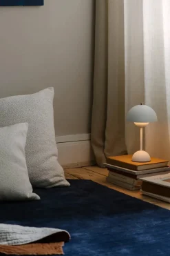 Flowerpot Portable VP9 Bordlampe af Verner Panton