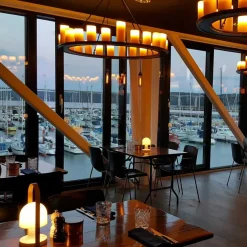 Follow Me pink bordlampe fra Marset