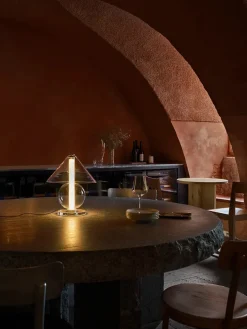 Fragile Table Lamp fra Marset