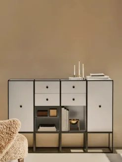 Frame 70 inkl. 2 hylder fra Audo Copenhagen