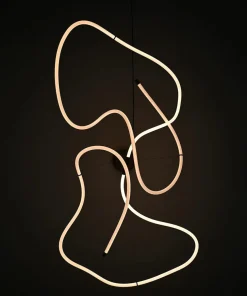 Ghost Chandelier, Big, Burned Black fra 101 Copenhagen