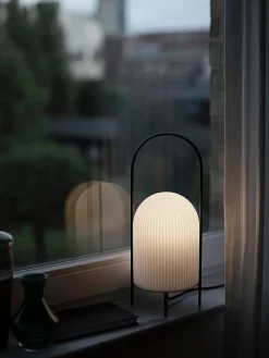 Ghost Table Lamp fra Woud
