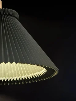 334H Gulvlampe, buttermilk fra Le Klint