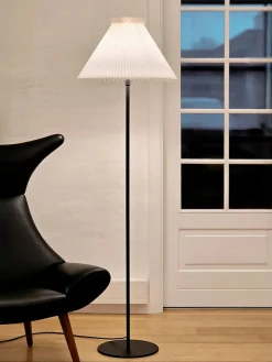 334H Gulvlampe, moss green fra Le Klint