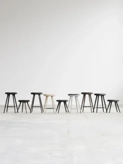 Høj barstol i sæbebehandlet eg fra Mater