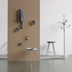 Høj barstol i sæbebehandlet eg fra Mater