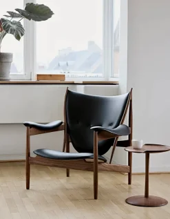 Høvdingestol, eg olie af Finn Juhl