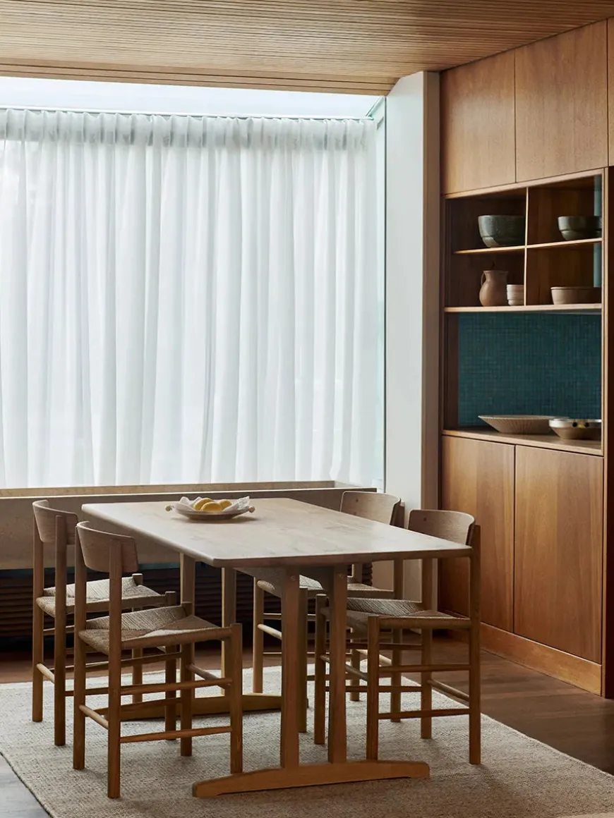 J39 Folkestolen, lys olieret eg af Børge Mogensen