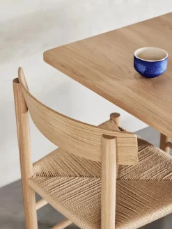 J39 Folkestolen, lys olieret eg af Børge Mogensen