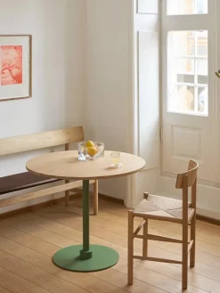 J39 Folkestolen, lys olieret eg af Børge Mogensen