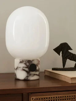 JWDA Bordlampe, calacatta viola marmor fra Audo Copenhagen