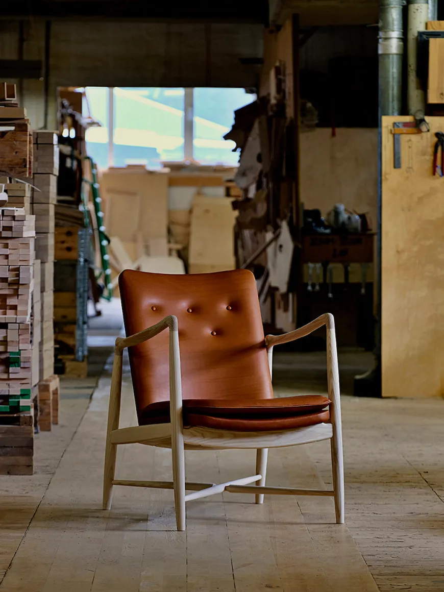 Kaminstolen, valnød af Finn Juhl