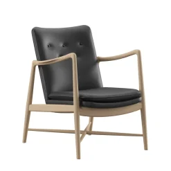 Kaminstolen, valnød af Finn Juhl