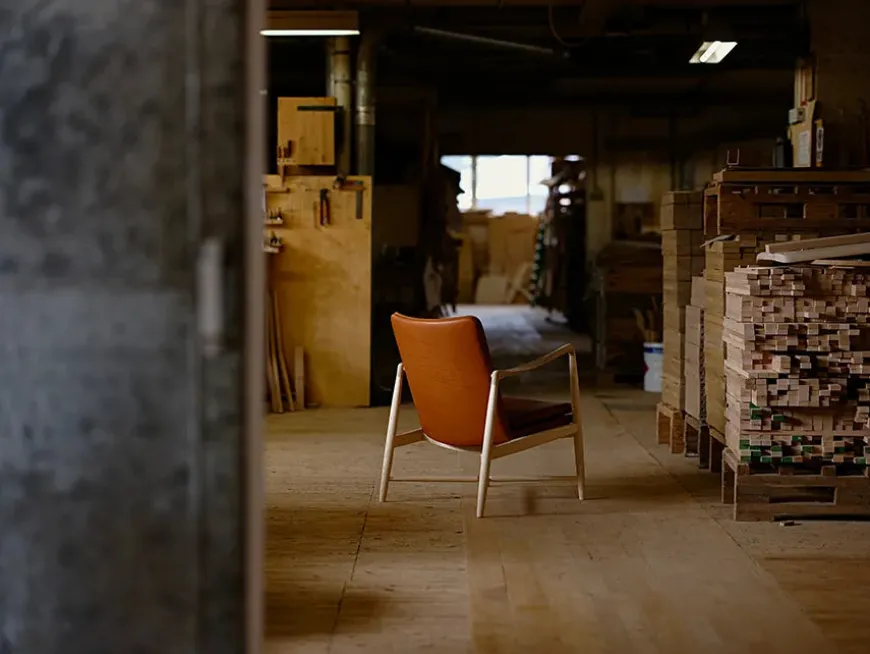 Kaminstolen, valnød af Finn Juhl