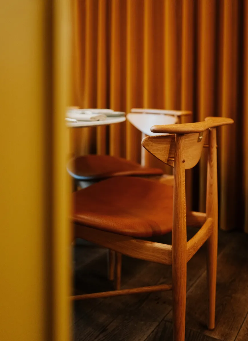 Karmstolen, ask klar olie af Finn Juhl