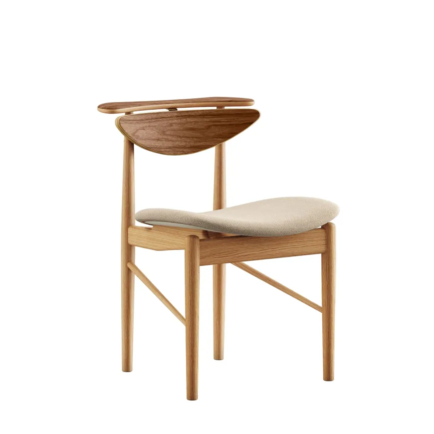 Karmstolen, eg olie/valnød af Finn Juhl