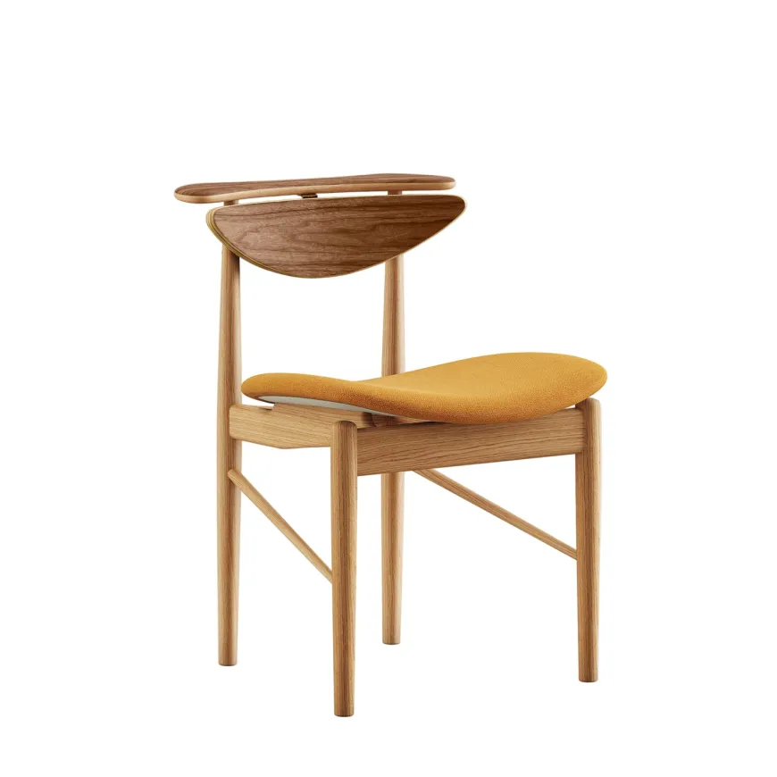 Karmstolen, eg olie/valnød af Finn Juhl