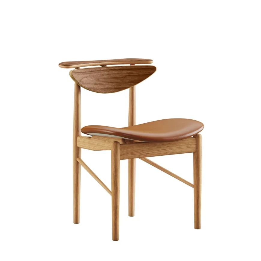 Karmstolen, eg olie/valnød af Finn Juhl