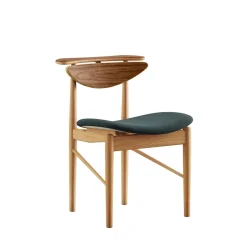 Karmstolen, eg olie/valnød af Finn Juhl