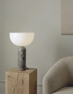Kizu Bordlampe Large, Black Marble fra New Works