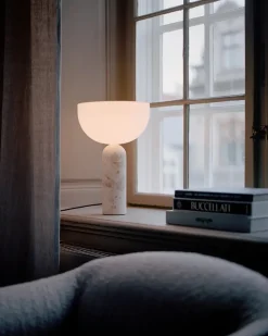 Kizu Bordlampe Large, Black Marble fra New Works