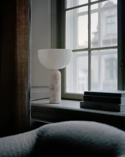 Kizu Bordlampe Large, White Marble fra New Works