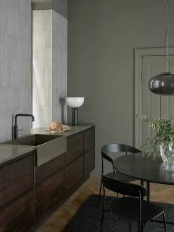 Kizu Bordlampe Large, White Marble fra New Works