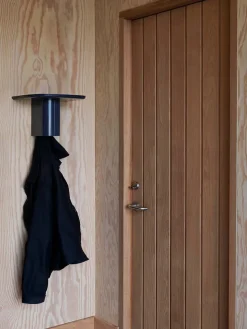 Korpus Shelf, small fra Hay