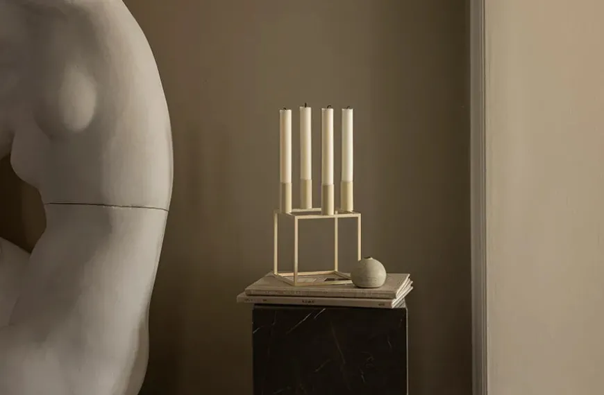 Kubus 4 Lysestage, hvid fra Audo Copenhagen